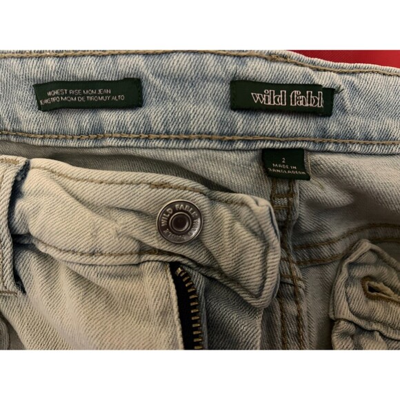 Wild Fable Highest Rise Mom Jeans Size 2 Light Distressed Denim 80s 90s - Picture 8 of 13